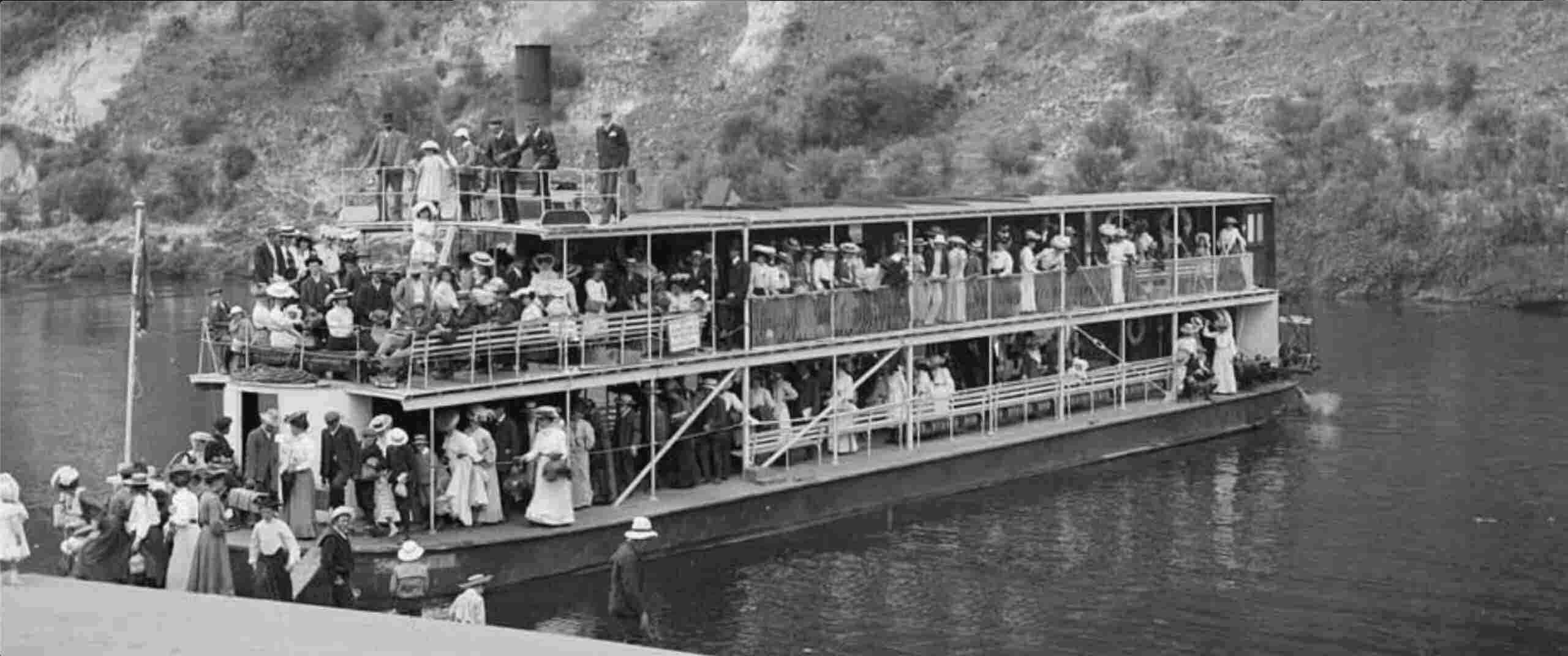 Paddlewheels on the Wanganui
